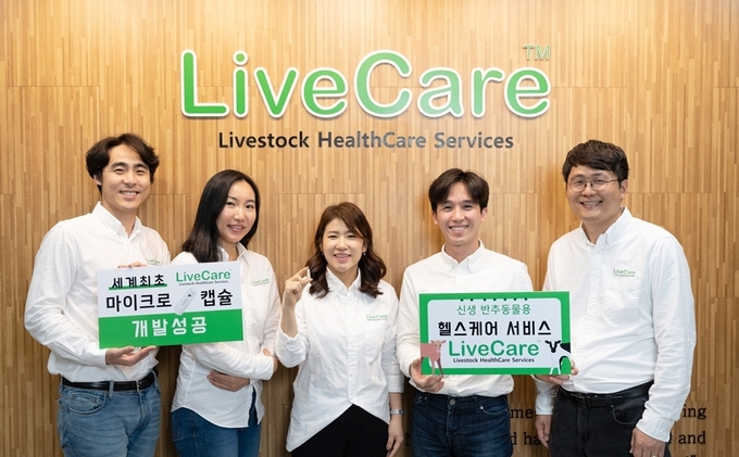(주)유라이크코리아 김희진 대표가 세계 최초로 신생 반추동물 전용 라이브케어 초소형 마이크로 바이오캡슐 개발에 성공했다.