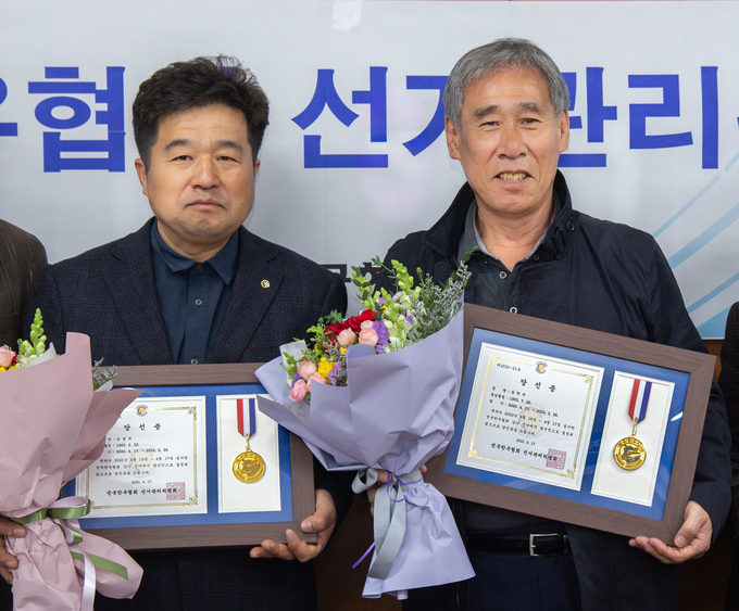 좌로부터 김장주 감사, 김학수 감사