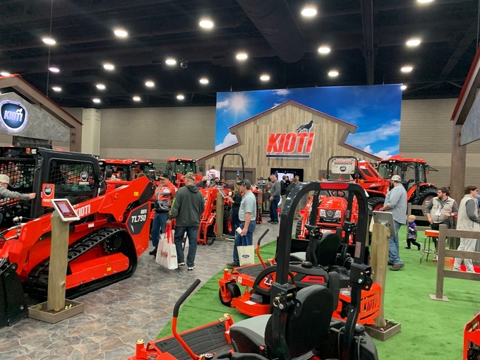 올해 2월16일부터 19일까지 북미 켄터키주 루이빌에서 열린 ‘루이빌 농기계 전시회(National Farm Machinery Show)’ 에서 대동이 470㎡(141평) 470㎡(141평) 규모의 전시 부스를 설치해 트랙터, 운반차, 스키드로더, 승용잔디깎기, 입식잔디깎기 등의 농기계 및 GCE 제품 30여종을 선보였다.