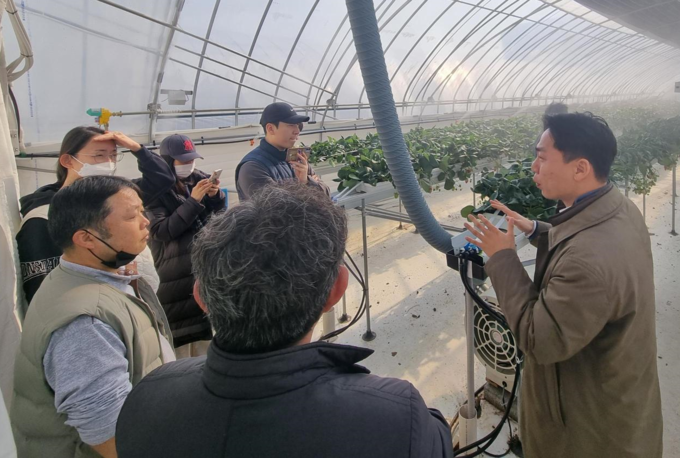 ㈜경농의 스마트팜사업부문이 ‘스마트팜 전문센터’를 구축하고 스마트팜 전문 브랜드 ‘시그닛’ 교육 및 보급을 확대한다.