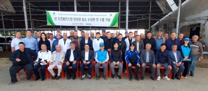<strong>학술 토론회(심포지엄) 참석자 단체 사진</strong>