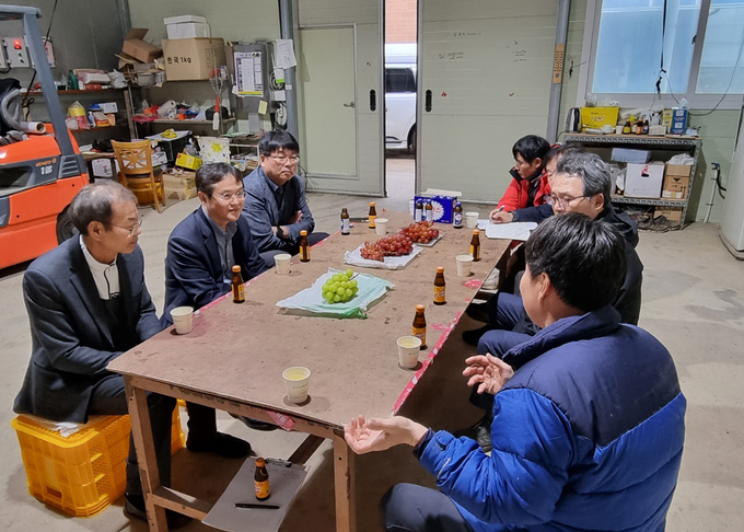 <strong>수출용 신품종 포도 생산 현장 방문</strong>