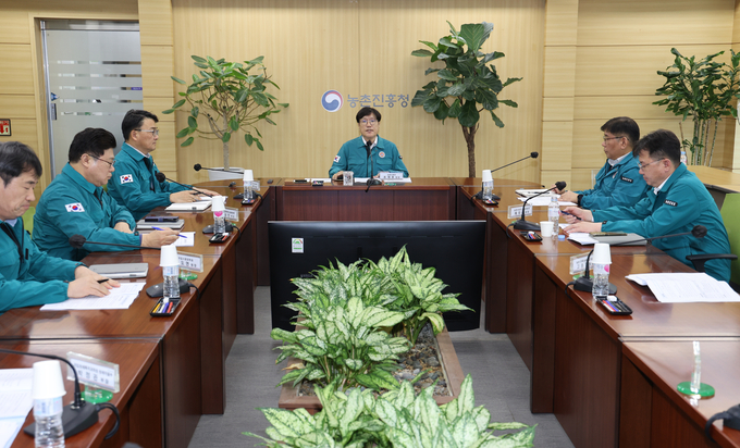 <strong>과수·채소 생육 긴급 점검 회의</strong>