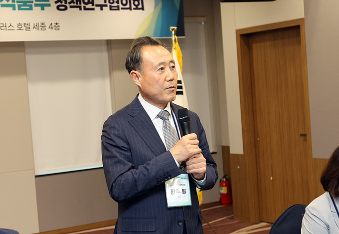한국농촌경제연구원 한두봉 원장이 인사말을 전하고 있다.
