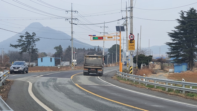 <strong>IoT 주행 안내표지판</strong>