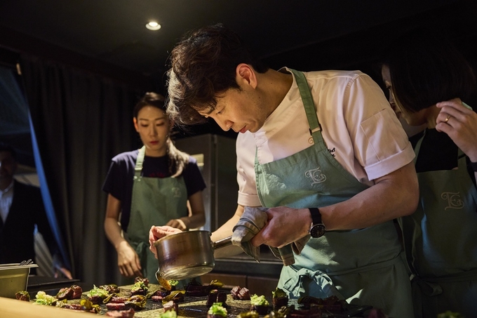 미슐랭 셰프 손종원, ‘진심을 담은 음식’ 주제로 한우 요리 시연 (사진=한우자조금 제공)