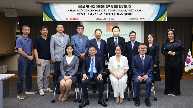 경농은 8월 11일 사옥인 동오빌딩에서 베트남 자라이성 대표단과 스마트팜 등 양국의 농업 부문 협력 방안을 논의했다. 이날 회의에는 경농 이승연 사장(앞열 좌측 첫 번째)과 베트남 자라이성 응우옌 뜨 공 황(앞열 좌측 두 번째) 부성장 등 20여명이 참석했다.