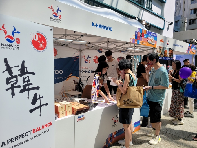 홍콩 센트럴의 PMQ 광장에서 열린 ‘2025 한국광장(Korea Square)’ 페스티벌 전국한우협회 행사장 부스 전경