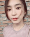 ‘윤보라’ 그는 공개된 사진 속 퍼플톤의 ...