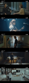 ‘악마가’ 김이경과 모태강박성웅 분의 변화를 눈치챘다.