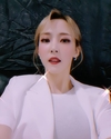 문별(마마무), SNS를 통해 1일 일상 정면을 응시하고 있는 사진 공개