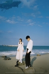“가을밤의 항해” 생각에 들뜬 이수현의 모습이 담겼다.