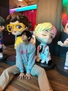 방탄소년단 뷔, 피규어와 똑같은 표정·포즈 