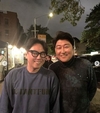 ‘윤종신’ 배우 송강호와 인증샷을 남기고 있다