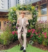 ‘하성운’ 셀카를 찍고 있는 하성운의 모습이 담겨있다