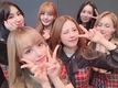 ‘아리아즈’ 함께 한 장의 사진을 게재했다