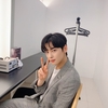 브이포즈를 취하고 있는 차은우(아스트로), 인스타그램을 통해 근황 공개