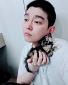 ‘윤균상’ 입니다라는 내용의 글과 함께 사진을 게재했다