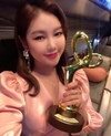 ‘송가인’ 문화관광부장관상 받았어요라는 글과 함께 인증샷을 올렸다
