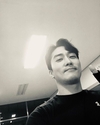 ‘송승헌’ 속에는 흐뭇한 미소를 짓는 송승헌이 있다