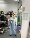 황승언, 최근 SNS에 매력적인 의상을 입고 있는 사진