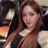 ‘프로미스나인’ 지선은 감성 리스트라는 해시태그도 붙였다