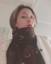 ‘루나’ 눈빛으로 시크한 매력을 뽐내 눈길을 끈다