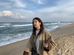‘에이핑크’ 속 초롱은 해변가를 찾은 모습이다
