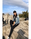 유리, SNS를 통해 4일 일상 산에서 앉아 있는 사진 공개