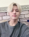 ‘에이티즈’ 멤버 우영의 셀카가 담겼다