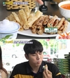 튜브를 들고 
