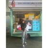 ‘박신혜’ 강이지를 안고 선 박신혜가 있다