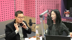 '씨네타운' 유재명은 닮은꼴을 묻는 질문에 이연복 셰프와~