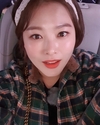 ‘심진화’ 머리띠라는 글과 함께 사진을 게재했다