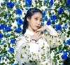 Love poem, 나란히 늘어선 장면이 연출됐다?