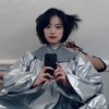 ‘천우희’ 청순하면서도 발랄한 매력을 과시하며 포즈를 취하고 있다